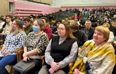 Начало новой недели: торжественная церемония поднятия флага 12.01
