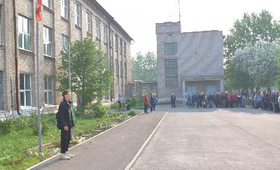 ТОРЖЕСТВЕННАЯ ЛИНЕЙКА, ПОСВЯЩЁННАЯ ПОДНЯТИЮ ГОСУДАРСТВЕННОГО ФЛАГА РОССИЙСКОЙ ФЕДЕРАЦИИ