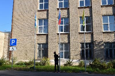 Торжественная линейка, приуроченная поднятию флага Российской Федерации 